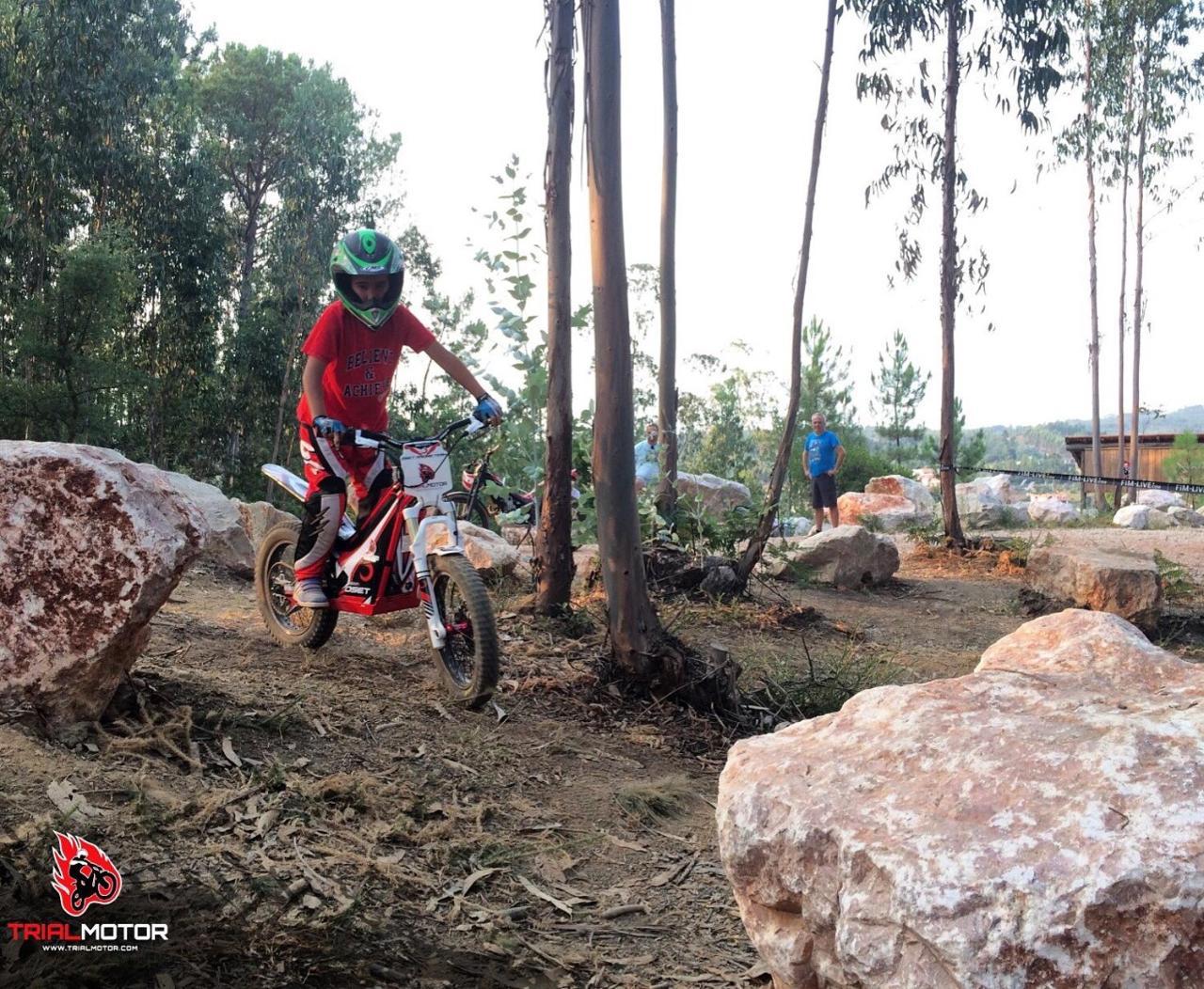 Quintal De Alem Do Ribeiro-Turismo Rural โลซา ภายนอก รูปภาพ